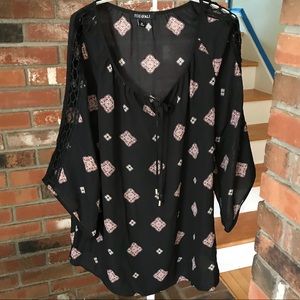 ROZ & ALI Black nylon shirt with a pink print